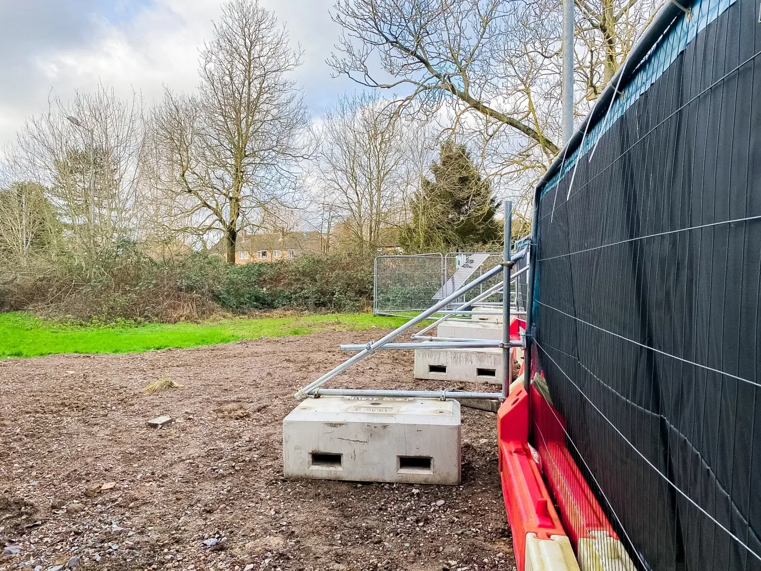 On ground fence panels